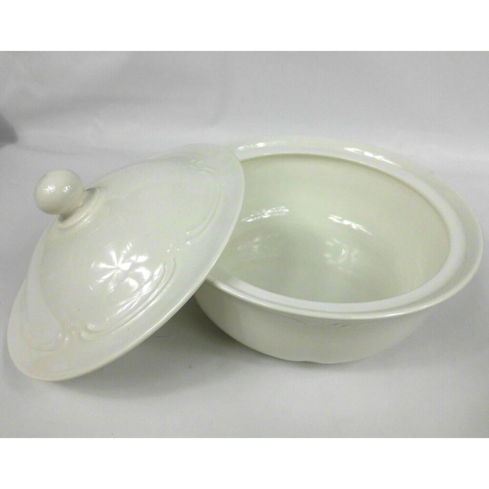 Pfaltzgraff Filigree 9.5 inch Round Covered Casserole Dish Stoneware w Lid - Picture 2 of 6